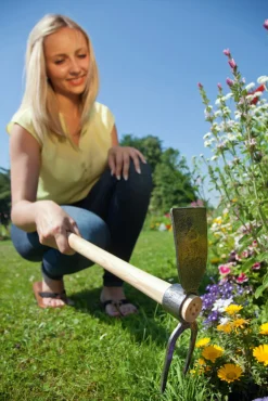 Outlet Waschbär Gartenhäckchen mit rundem Auge.