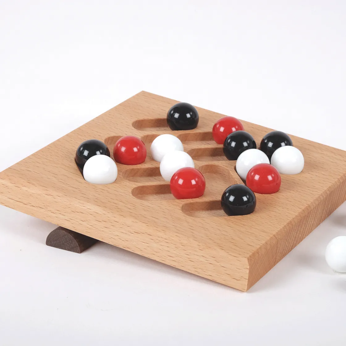 Online Waschbär Gesellschaftsspiel »Kipp 4«.