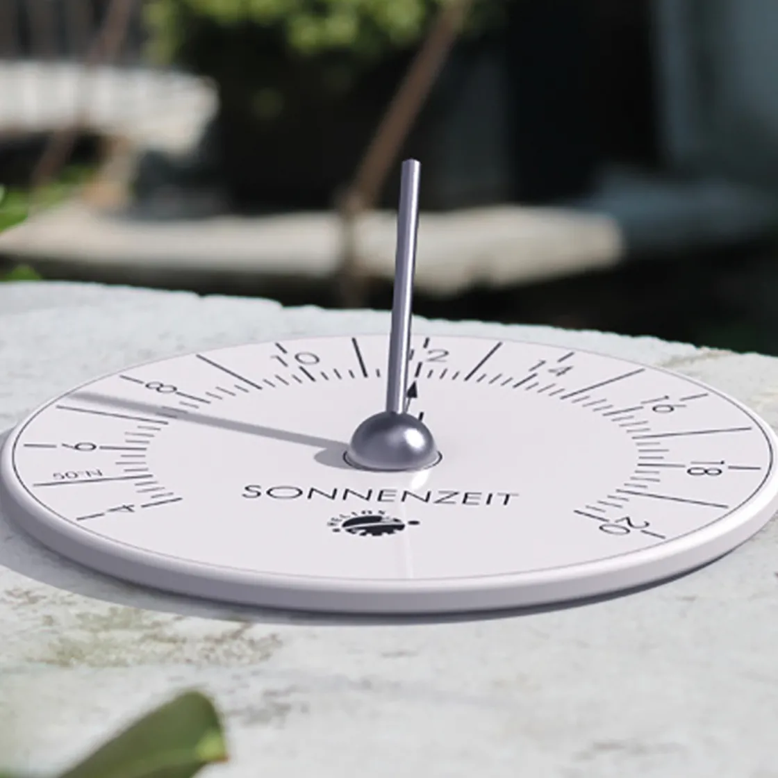 Discount Waschbär HORA Sonnenuhr.