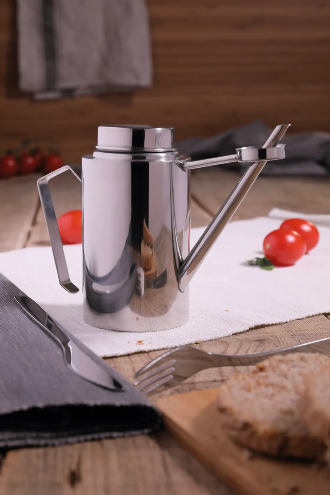 Sale Waschbär Ölkanne aus Edelstahl, silber.