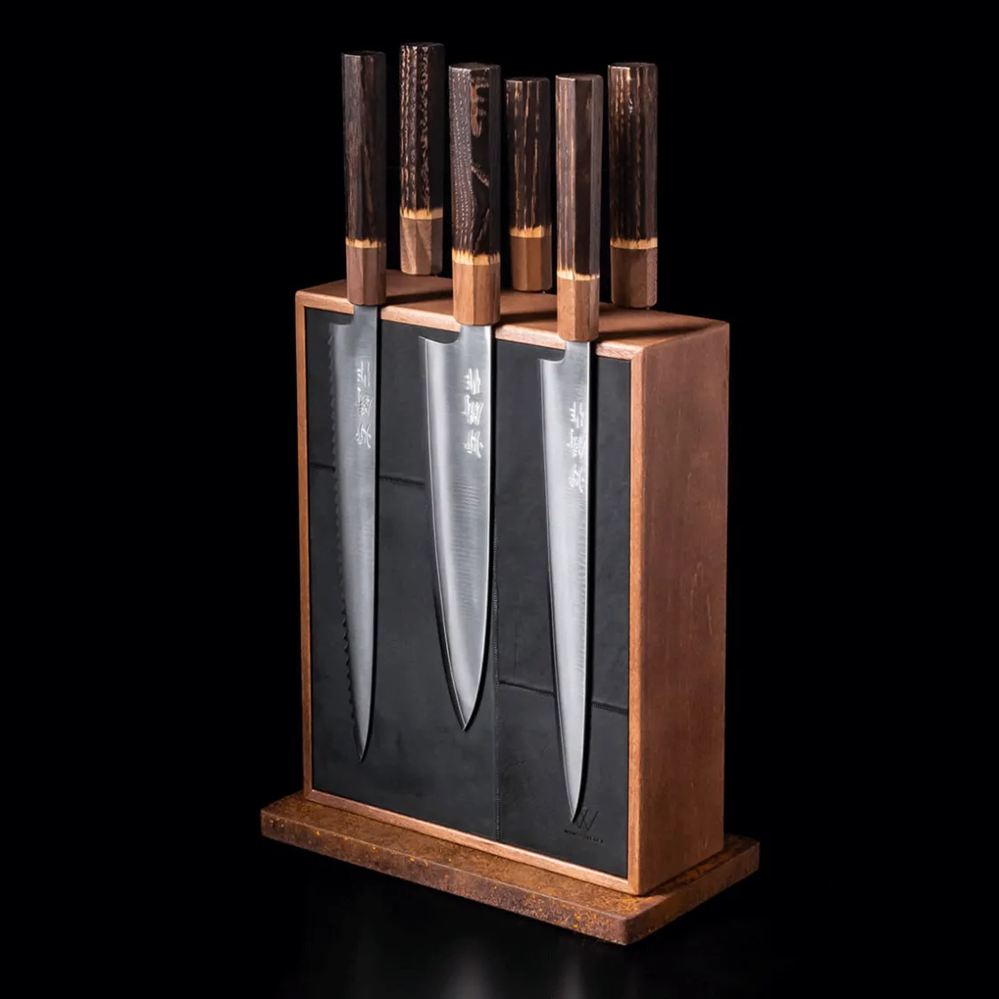 Waschbär Magnetischer Messerblock mit Mosaiklederflächen.