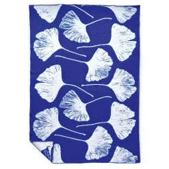 Online Waschbär Wolldecke Plaid »Ginkgo«, Königsblau.